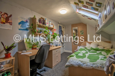 Thumbnail photo of 8 Bedroom Mid Terraced House in 6 Regent Park Terrace, Leeds, LS6 2AX