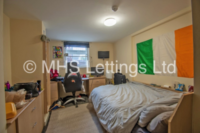 Thumbnail photo of 8 Bedroom Mid Terraced House in 6 Regent Park Terrace, Leeds, LS6 2AX