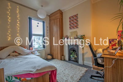 Thumbnail photo of 8 Bedroom Mid Terraced House in 6 Regent Park Terrace, Leeds, LS6 2AX