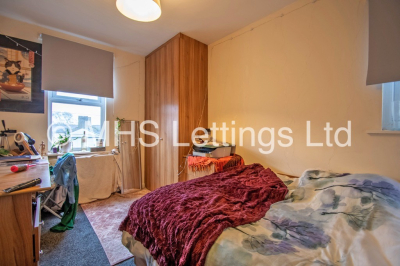 Thumbnail photo of 7 Bedroom Mid Terraced House in 10 Regent Park Terrace, Leeds, LS6 2AX