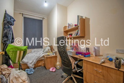 Thumbnail photo of 7 Bedroom Mid Terraced House in 10 Regent Park Terrace, Leeds, LS6 2AX