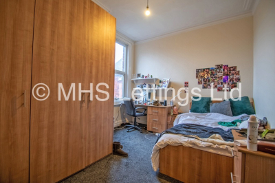 Thumbnail photo of 7 Bedroom Mid Terraced House in 10 Regent Park Terrace, Leeds, LS6 2AX
