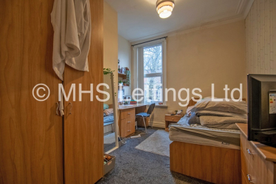 Thumbnail photo of 7 Bedroom Mid Terraced House in 10 Regent Park Terrace, Leeds, LS6 2AX