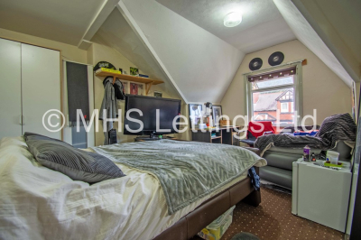 Thumbnail photo of 6 Bedroom Mid Terraced House in 27 Estcourt Avenue, Leeds, LS6 3ES