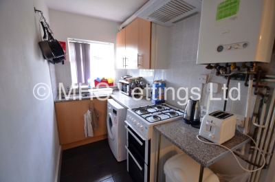 Thumbnail photo of 8 Bedroom Mid Terraced House in 167 Belle Vue Road, Leeds, LS3 1HG