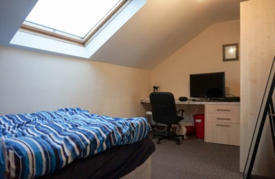 Thumbnail photo of 5 Bedroom Flat in Flat 1, Headingley House, Leeds, LS6 3HD