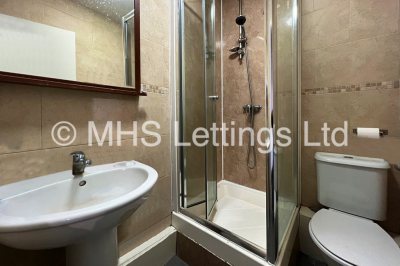 Thumbnail photo of 5 Bedroom Ground Floor Flat in Flat 6, Welton Road, Leeds, LS6 1EE