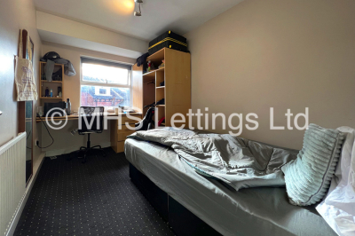 Thumbnail photo of 5 Bedroom Ground Floor Flat in Flat 6, Welton Road, Leeds, LS6 1EE