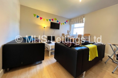 Thumbnail photo of 5 Bedroom Ground Floor Flat in Flat 17, Welton Road, Leeds, LS6 1EE