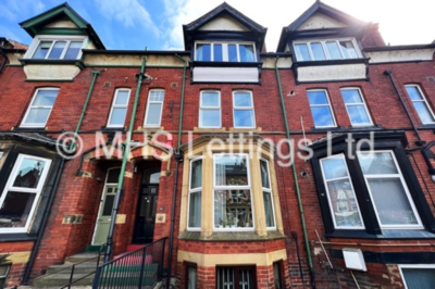 Thumbnail photo of 8 Bedroom Mid Terraced House in 14 Regent Park Avenue, Leeds, LS6 2AU