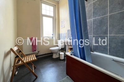 Thumbnail photo of 8 Bedroom Mid Terraced House in 14 Regent Park Avenue, Leeds, LS6 2AU