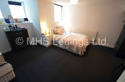 Thumbnail photo of 4 Bedroom End Terraced House in 5a Chestnut Avenue, Leeds, LS6 1AZ