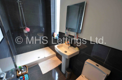 Thumbnail photo of 4 Bedroom End Terraced House in 5a Chestnut Avenue, Leeds, LS6 1AZ