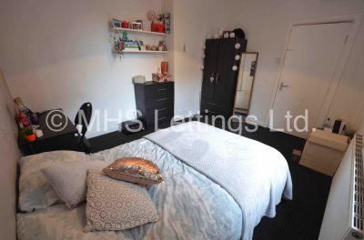 Thumbnail photo of 4 Bedroom End Terraced House in 5a Chestnut Avenue, Leeds, LS6 1AZ