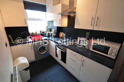 Thumbnail photo of 4 Bedroom End Terraced House in 5a Chestnut Avenue, Leeds, LS6 1AZ