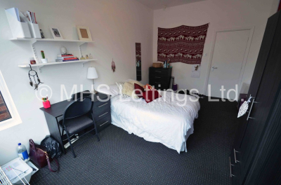 Thumbnail photo of 4 Bedroom End Terraced House in 5a Chestnut Avenue, Leeds, LS6 1AZ