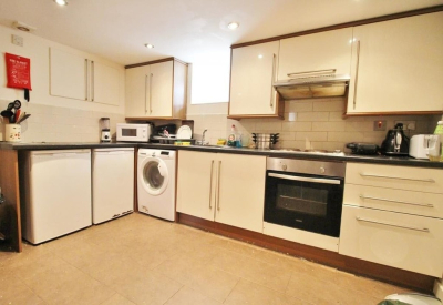 Thumbnail photo of 5 Bedroom Mid Terraced House in 15 Welton Mount, Leeds, LS6 1ET