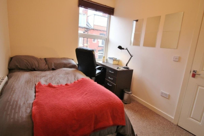 Thumbnail photo of 5 Bedroom Mid Terraced House in 15 Welton Mount, Leeds, LS6 1ET