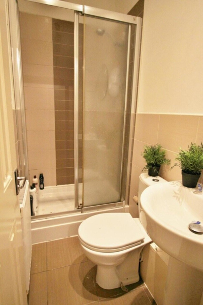Thumbnail photo of 5 Bedroom Mid Terraced House in 15 Welton Mount, Leeds, LS6 1ET