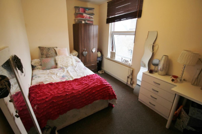 Thumbnail photo of 6 Bedroom Mid Terraced House in 7a Cross Chapel Street, Leeds, LS6 3JE