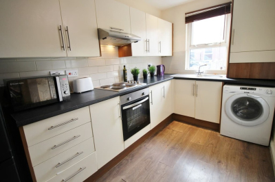 Thumbnail photo of 6 Bedroom Mid Terraced House in 7a Cross Chapel Street, Leeds, LS6 3JE