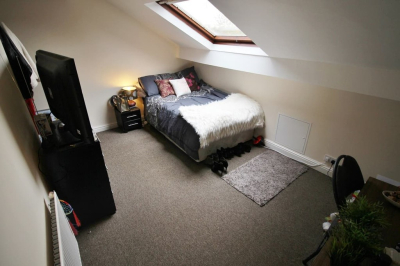 Thumbnail photo of 6 Bedroom Mid Terraced House in 7a Cross Chapel Street, Leeds, LS6 3JE