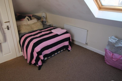 Thumbnail photo of 6 Bedroom Semi-Detached House in 101 Headingley Mount, Leeds, LS6 3JX