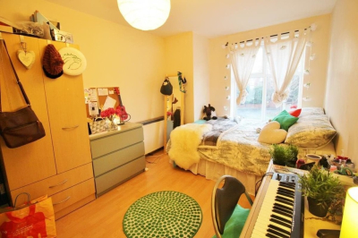 Thumbnail photo of 6 Bedroom Flat in Flats 7 & 8, 71 Cardigan Road, Leeds, LS6 1EB