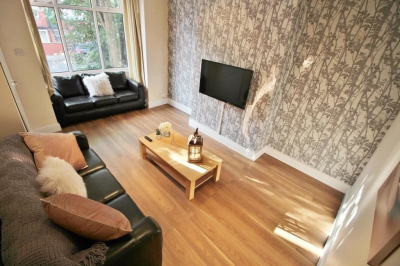 Thumbnail photo of 6 Bedroom Mid Terraced House in 19 Beechwood Mount, Leeds, LS4 2NQ