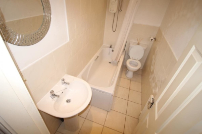Thumbnail photo of 6 Bedroom Mid Terraced House in 42 Ash Grove, Leeds, LS6 1AY