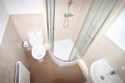 Thumbnail photo of 6 Bedroom Mid Terraced House in 42 Ash Grove, Leeds, LS6 1AY