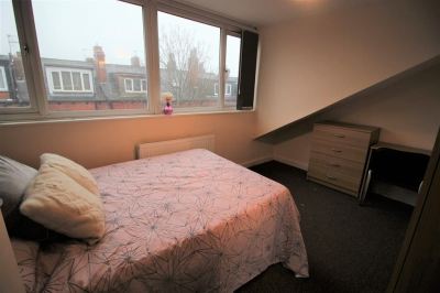 Thumbnail photo of 6 Bedroom Mid Terraced House in 41 Royal Park Road, Leeds, LS6 1JJ