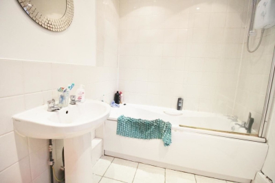 Thumbnail photo of 6 Bedroom Mid Terraced House in 3 Claremont View, Leeds, LS3 1AU