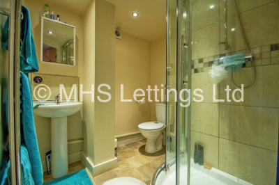 Thumbnail photo of 5 Bedroom Mid Terraced House in 44 Walmsley Road, Leeds, LS6 1NG