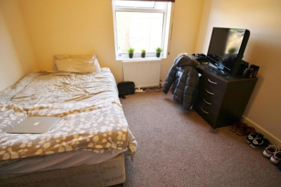 Thumbnail photo of 7 Bedroom Mid Terraced House in 16 Winston Gardens, Leeds, LS6 3LA
