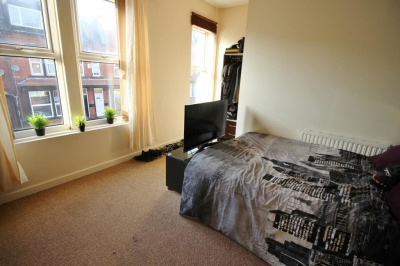 Thumbnail photo of 7 Bedroom Mid Terraced House in 16 Winston Gardens, Leeds, LS6 3LA