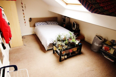 Thumbnail photo of 8 Bedroom Mid Terraced House in 26 Regent Park Terrace, Leeds, LS6 2AX