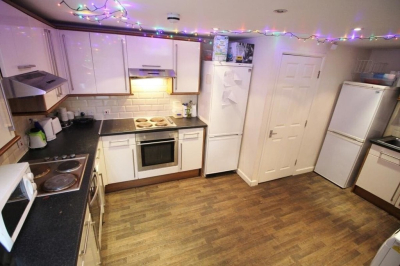 Thumbnail photo of 8 Bedroom Mid Terraced House in 26 Regent Park Terrace, Leeds, LS6 2AX