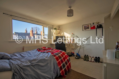 Thumbnail photo of 5 Bedroom Mid Terraced House in 19 Welton Place, Leeds, LS6 1EW