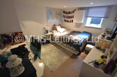 Thumbnail photo of 5 Bedroom Mid Terraced House in 19 Welton Place, Leeds, LS6 1EW