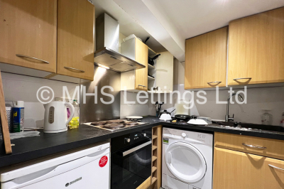 Thumbnail photo of 8 Bedroom Mid Terraced House in 10 Kensington Terrace, Leeds, LS6 1BE
