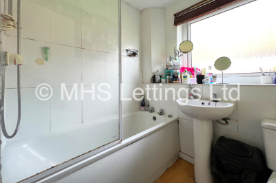 Thumbnail photo of 3 Bedroom Mid Terraced House in 30 St. Johns Close, Leeds, LS6 1SE