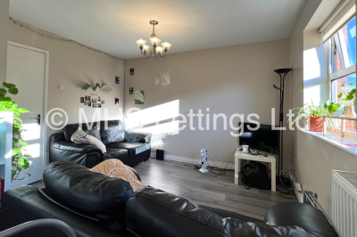 Thumbnail photo of 3 Bedroom Apartment in Flat 16, Welton Road, Leeds, LS6 1EE