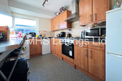 Thumbnail photo of 5 Bedroom Ground Floor Flat in Flat 19, Welton Road, Leeds, LS6 1EE