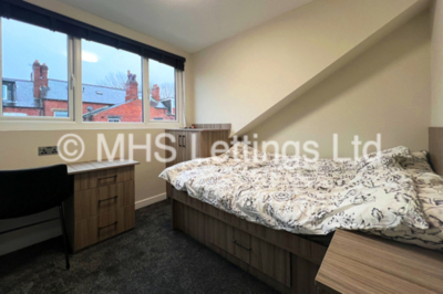 Thumbnail photo of 4 Bedroom Mid Terraced House in 21 Royal Park Terrace, Leeds, LS6 1EX