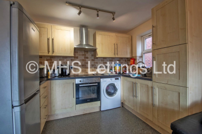 Thumbnail photo of 3 Bedroom Flat in Flat 16, Broomfield Crescent, Leeds, LS6 3DD