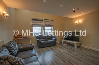 Thumbnail photo of 3 Bedroom Flat in Flat 16, Broomfield Crescent, Leeds, LS6 3DD