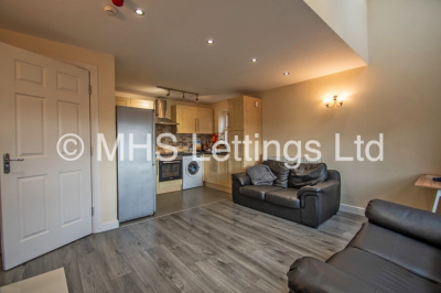 Thumbnail photo of 3 Bedroom Flat in Flat 16, Broomfield Crescent, Leeds, LS6 3DD