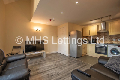 Thumbnail photo of 3 Bedroom Flat in Flat 16, Broomfield Crescent, Leeds, LS6 3DD