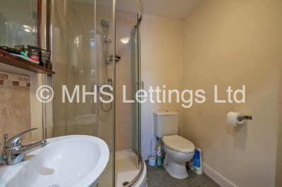 Thumbnail photo of 3 Bedroom Flat in Flat 16, Broomfield Crescent, Leeds, LS6 3DD